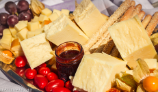 Tutvustame teile 7 ideaalset juustu, mida seltskonnaga nautida ehk üks imemaitsev ja suur juustuvaagen!