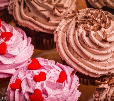 Cupcakes ehk eesti keeles tassikoogid on maitsvad muffinid, millele on lisatud mõnus suus sulav šokolaadi- ja vanillikreem, mis teeb nendest väga võrratud väikesed koogikesed kohvi või tee kõrvale.